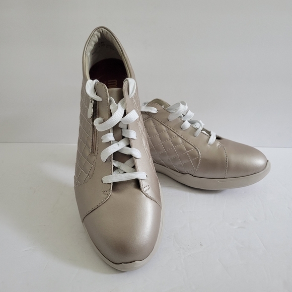 New Munro Emmie Wedge Sneaker Synthetic & Leather Size 9 US - Picture 1 of 7